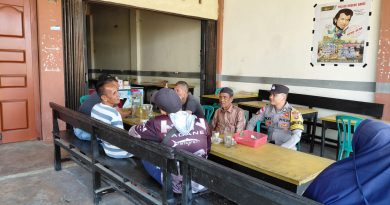 Saweu Keude Kupi, Personel Polsek Krueng Sabee Sampaikan Pesan Kamtibmas kepada Masyarakat Saweu Keude Kupi, Personel Polsek Krueng Sabee Sampaikan Pesan Kamtibmas kepada Masyarakat