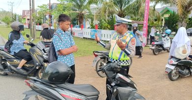Satlantas Polres Aceh Jaya Beri Teguran Humanis kepada Pengendara, Tingkatkan Kesadaran Tertib Lalu Lintas Satlantas Polres Aceh Jaya Beri Teguran Humanis kepada Pengendara, Tingkatkan Kesadaran Tertib Lalu Lintas