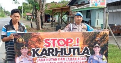 Personel Polsek Teunom Laksanakan Patroli dan Sosialisasi Pencegahan Karhutla kepada Pemilik Lahan Personel Polsek Teunom Laksanakan Patroli dan Sosialisasi Pencegahan Karhutla kepada Pemilik Lahan