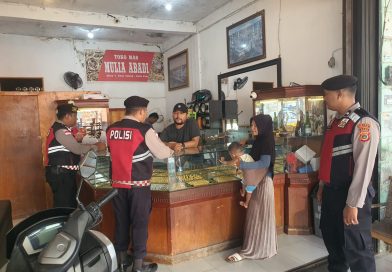 Sat Samapta Polres Aceh Jaya Gelar Patroli Dialogis di Toko Emas, Imbau Pedagang Pasang CCTV dan Warga Kunci Setang Kendaraan