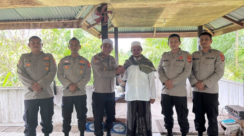 Perkuat Komunikasi dengan Berbagai Elemen Masyarakat, Kasat Binmas Polres Aceh Jaya: “Polisi Harus Dekat dengan Masyarakat” Perkuat Komunikasi dengan Berbagai Elemen Masyarakat, Kasat Binmas Polres Aceh Jaya: “Polisi Harus Dekat dengan Masyarakat”
