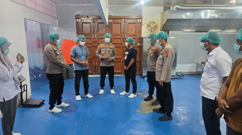 Pastikan MBG Aman dan Higienis, Kabag Ops Polres Aceh Jaya Cek Langsung SPPG Yayasan Kemala Bhayangkari Pastikan MBG Aman dan Higienis, Kabag Ops Polres Aceh Jaya Cek Langsung SPPG Yayasan Kemala Bhayangkari